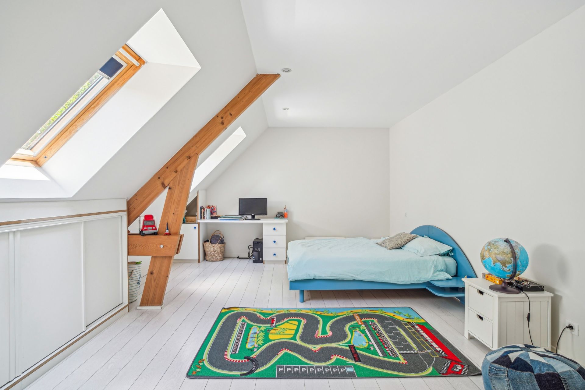 luxury house 6 Rooms for sale on MONTFORT L AMAURY (78490)