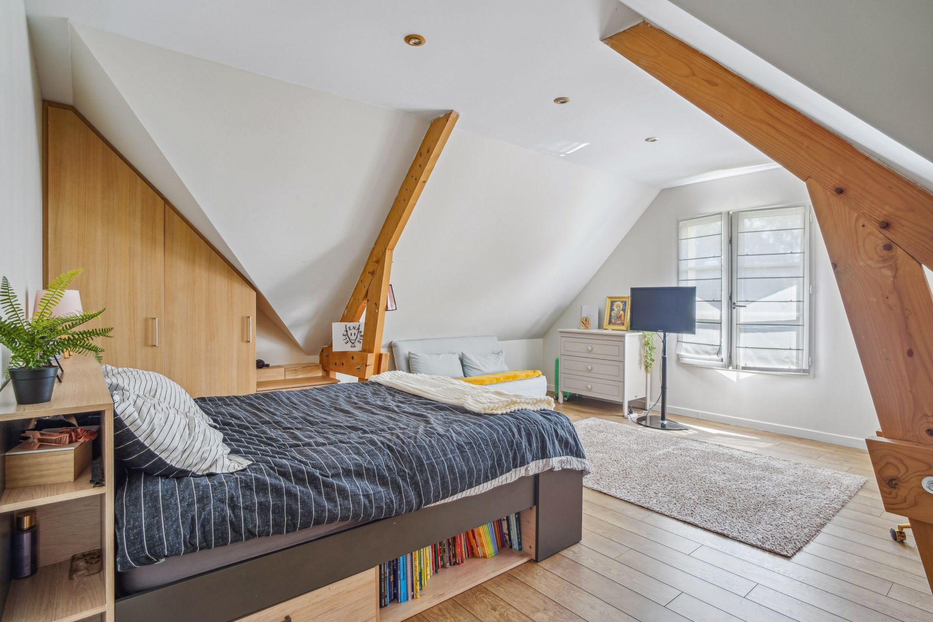 luxury house 6 Rooms for sale on MONTFORT L AMAURY (78490)
