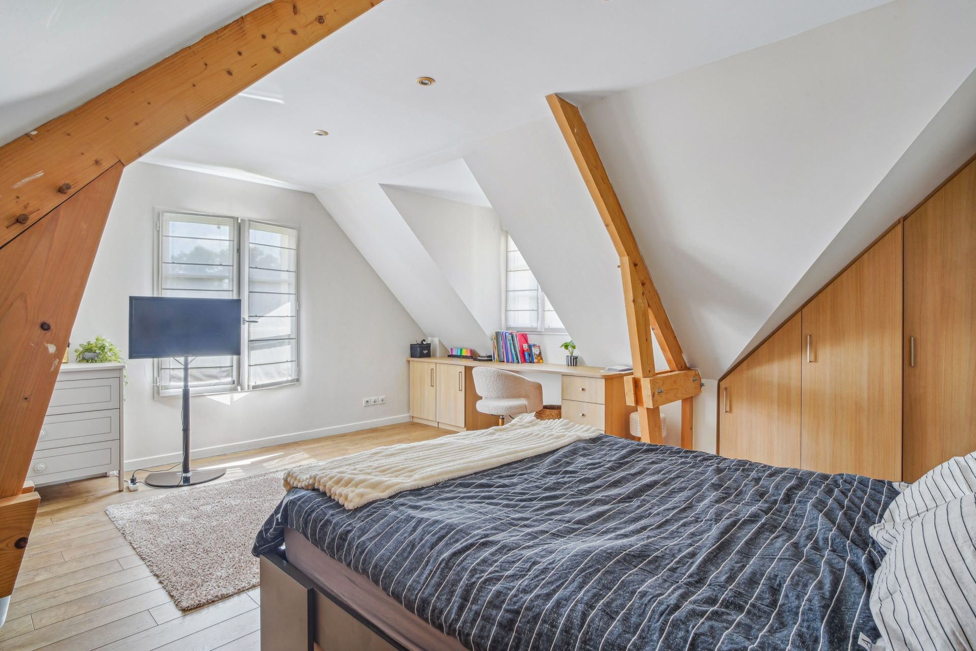 luxury house 6 Rooms for sale on MONTFORT L AMAURY (78490)