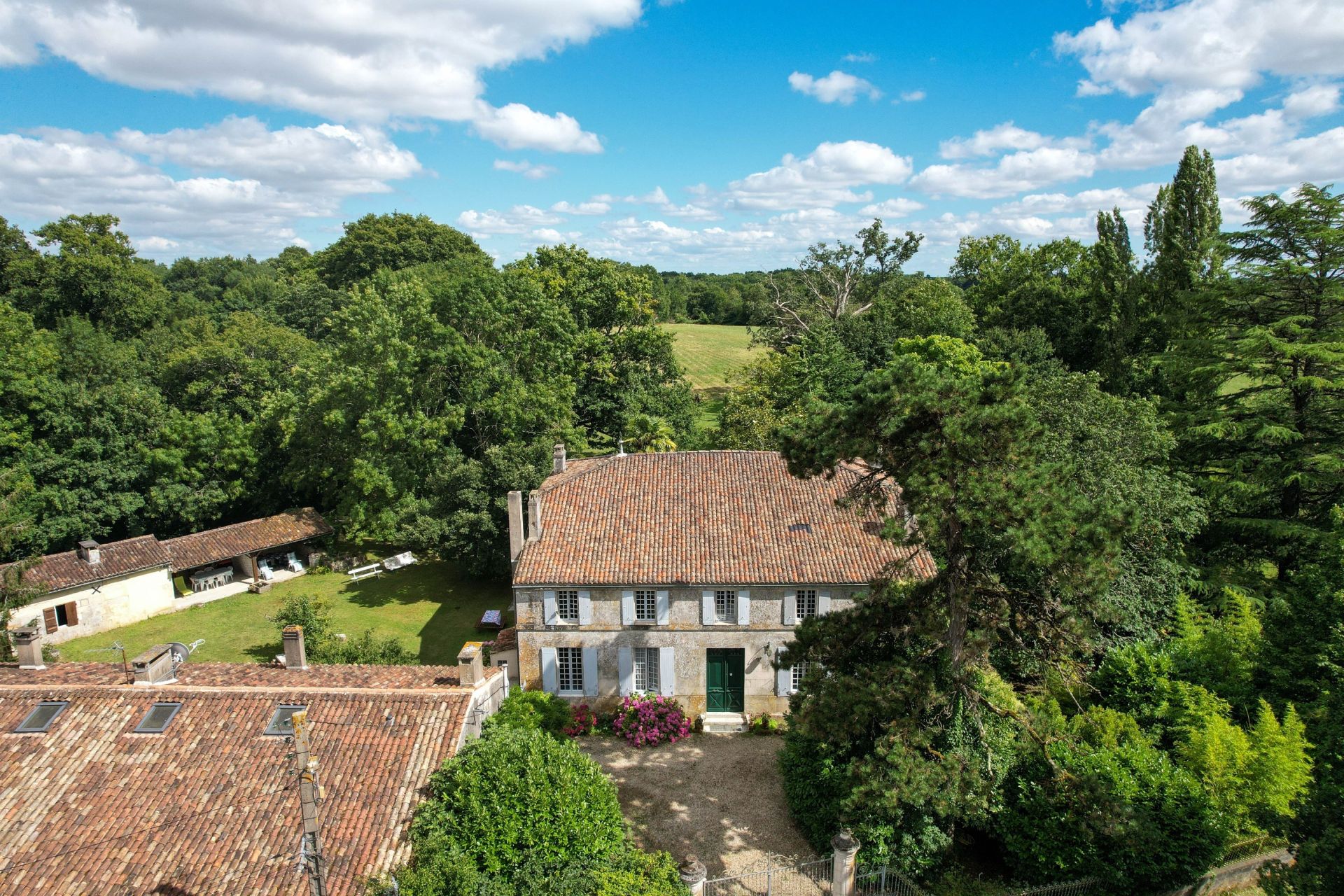 luxury house 14 Rooms for sale on PESSINES (17810)