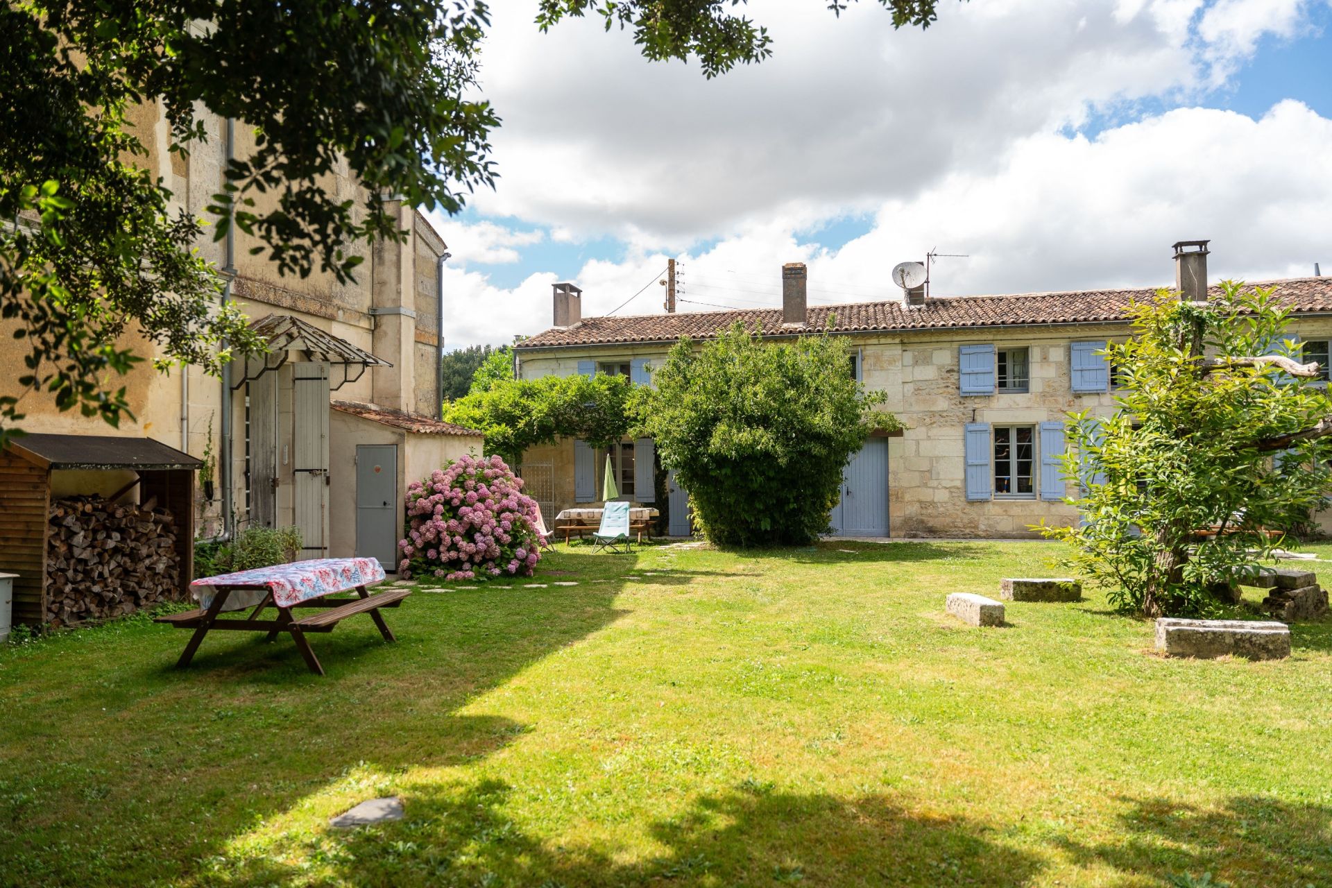luxury house 14 Rooms for sale on PESSINES (17810)