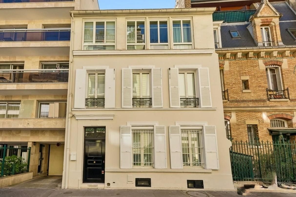 maison de ville 8 Pièces en vente sur PARIS (75016)