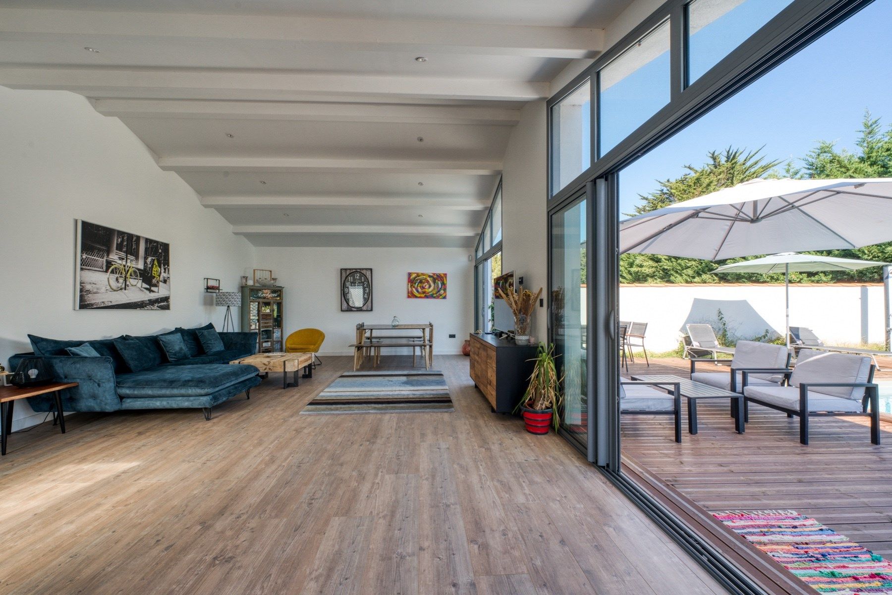 luxury house 6 Rooms for sale on LA COUARDE SUR MER (17670)