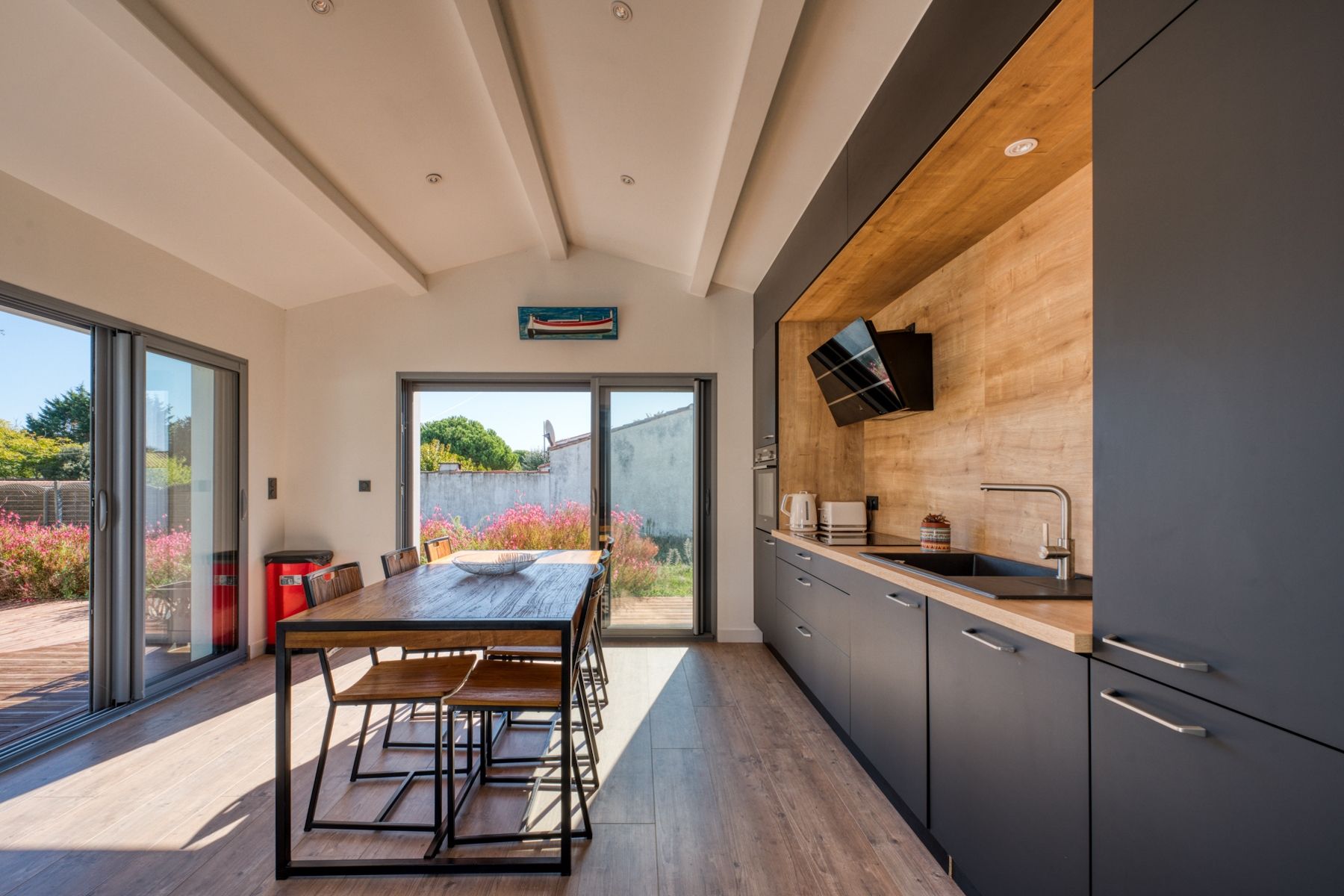 luxury house 6 Rooms for sale on LA COUARDE SUR MER (17670)