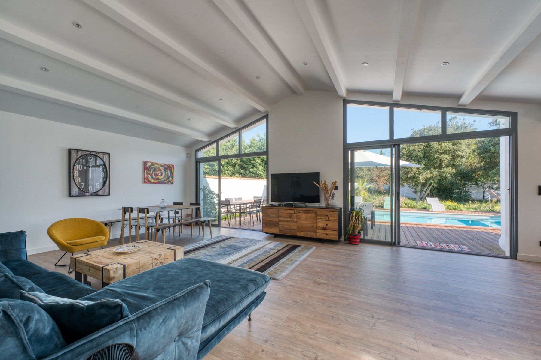 luxury house 6 Rooms for sale on LA COUARDE SUR MER (17670)