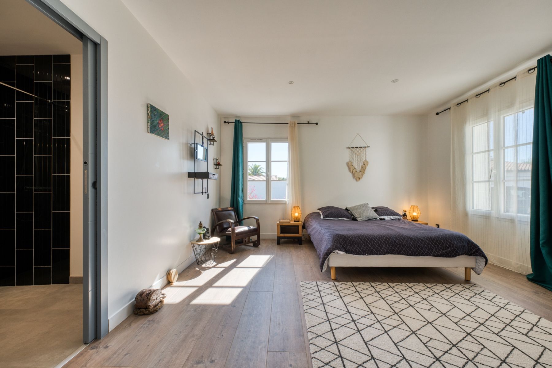 luxury house 6 Rooms for sale on LA COUARDE SUR MER (17670)