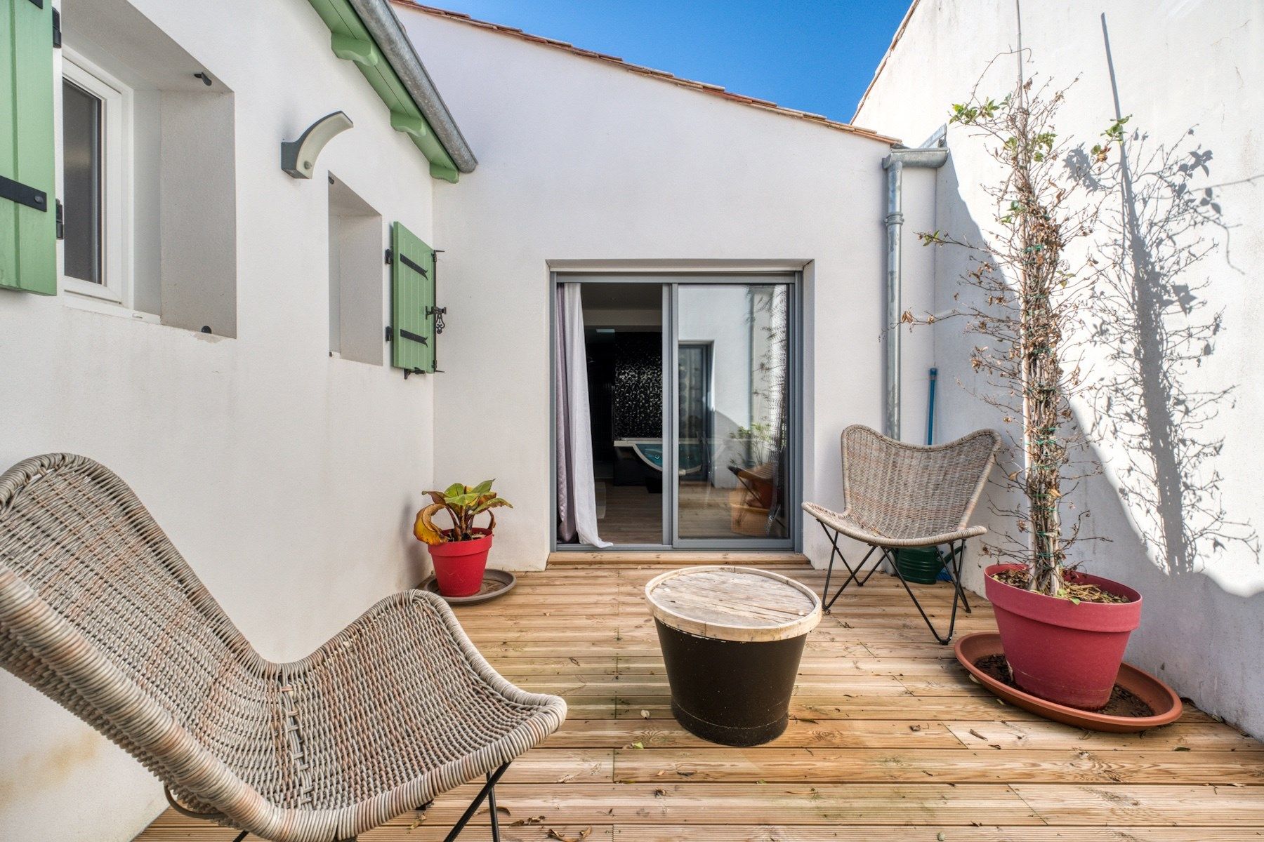 luxury house 6 Rooms for sale on LA COUARDE SUR MER (17670)