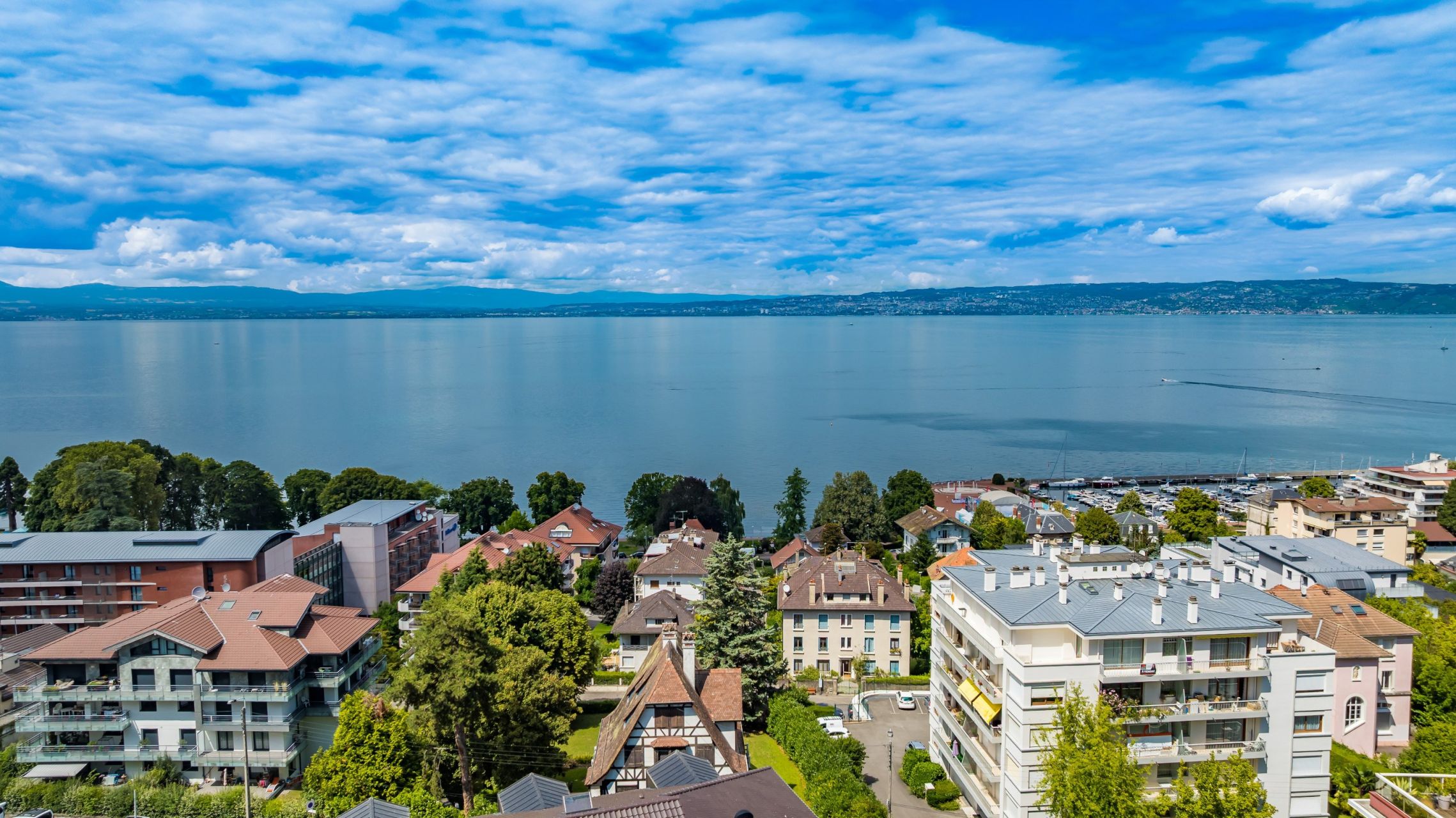 luxury apartment 4 Rooms for sale on EVIAN LES BAINS (74500)