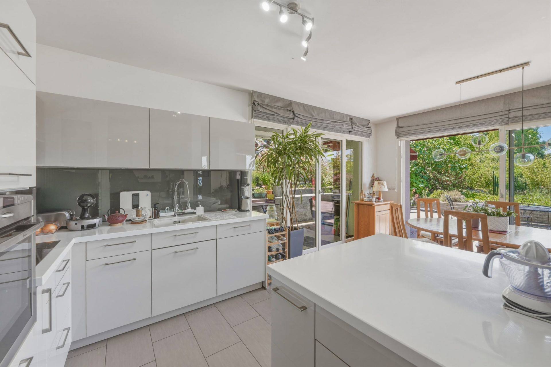 luxury apartment 4 Rooms for sale on EVIAN LES BAINS (74500)