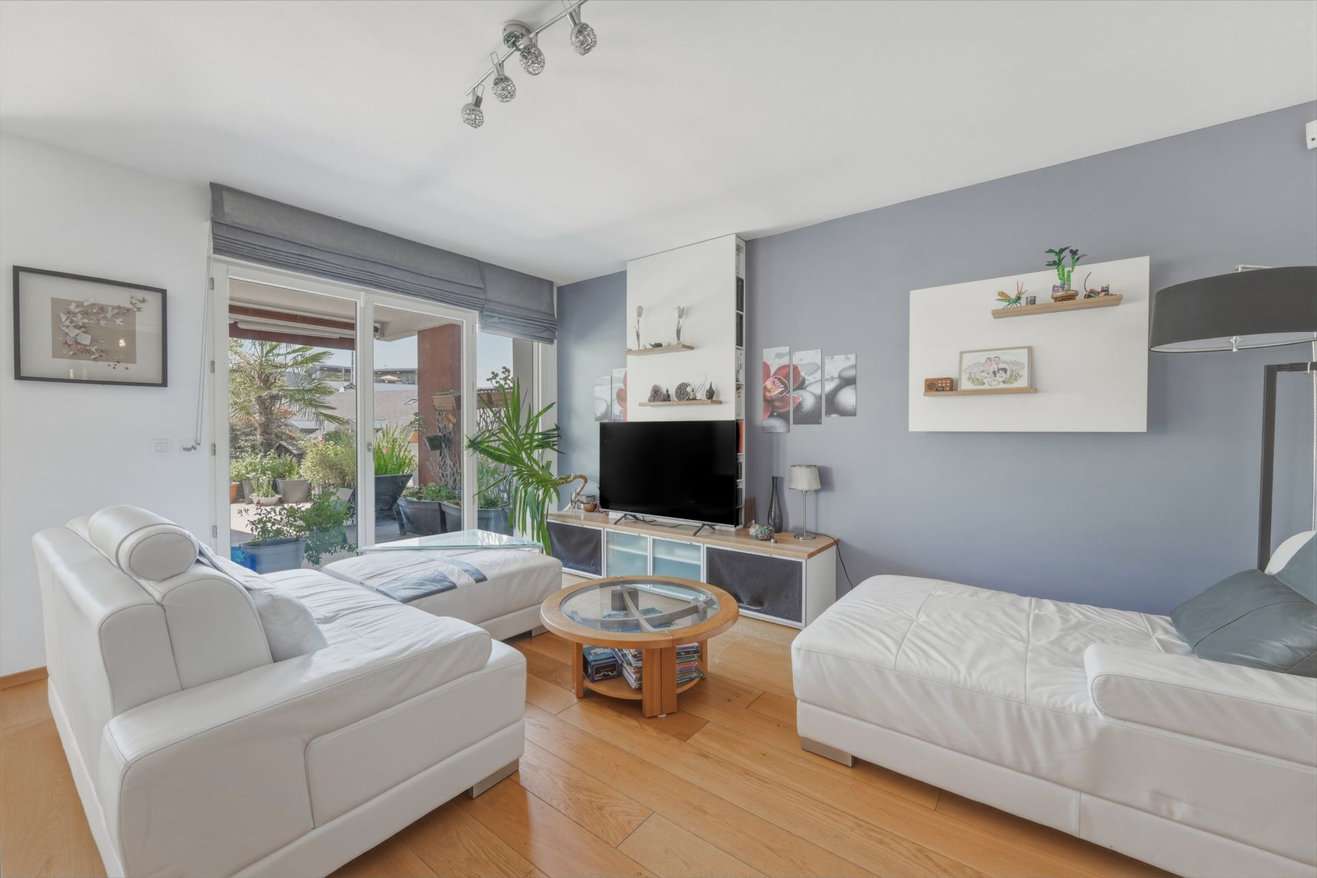 luxury apartment 4 Rooms for sale on EVIAN LES BAINS (74500)