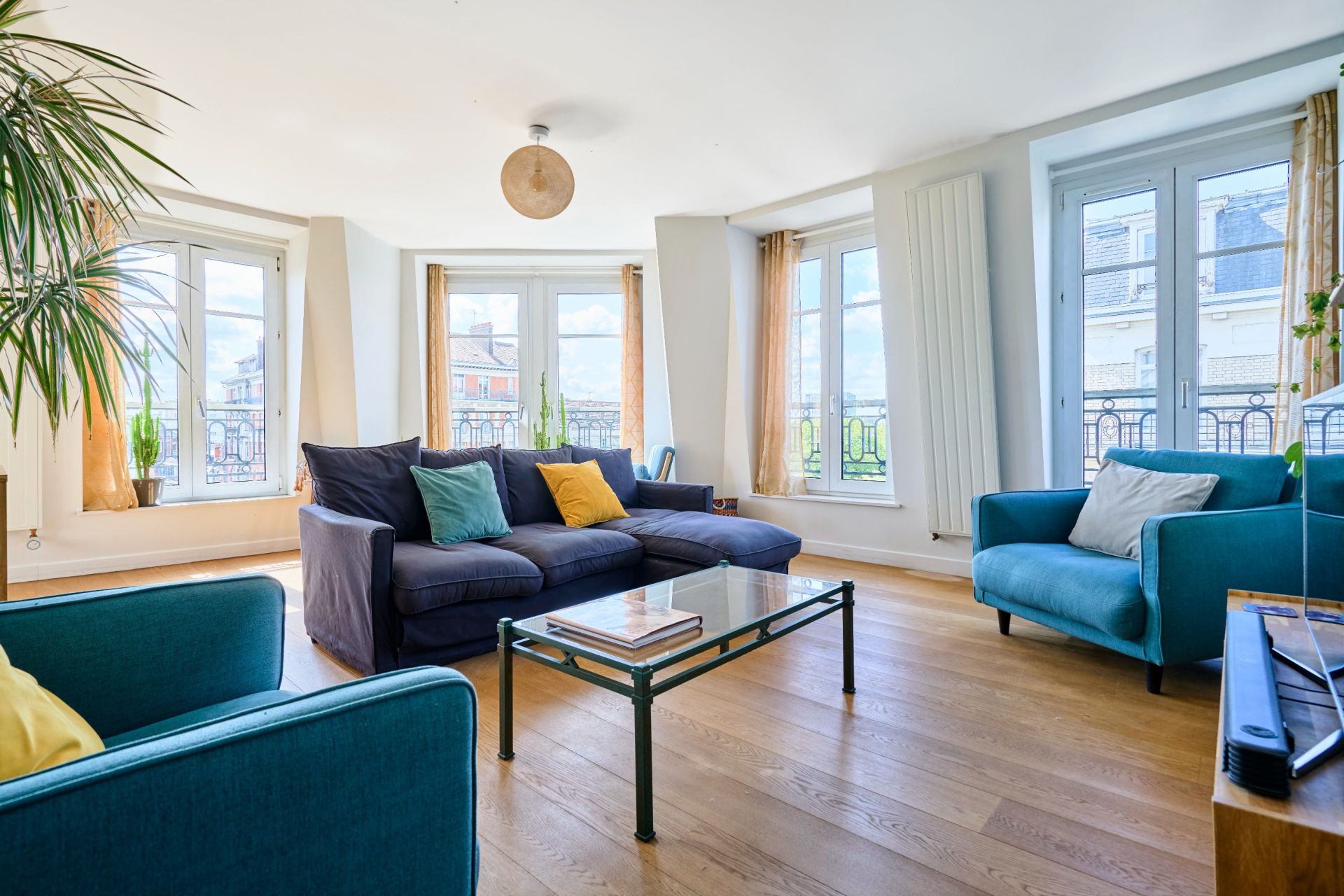 luxury apartment 6 Rooms for sale on LA MADELEINE (59110)