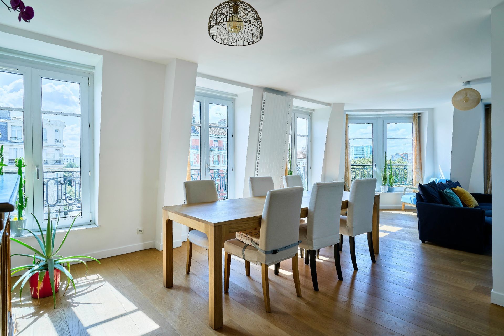 luxury apartment 6 Rooms for sale on LA MADELEINE (59110)