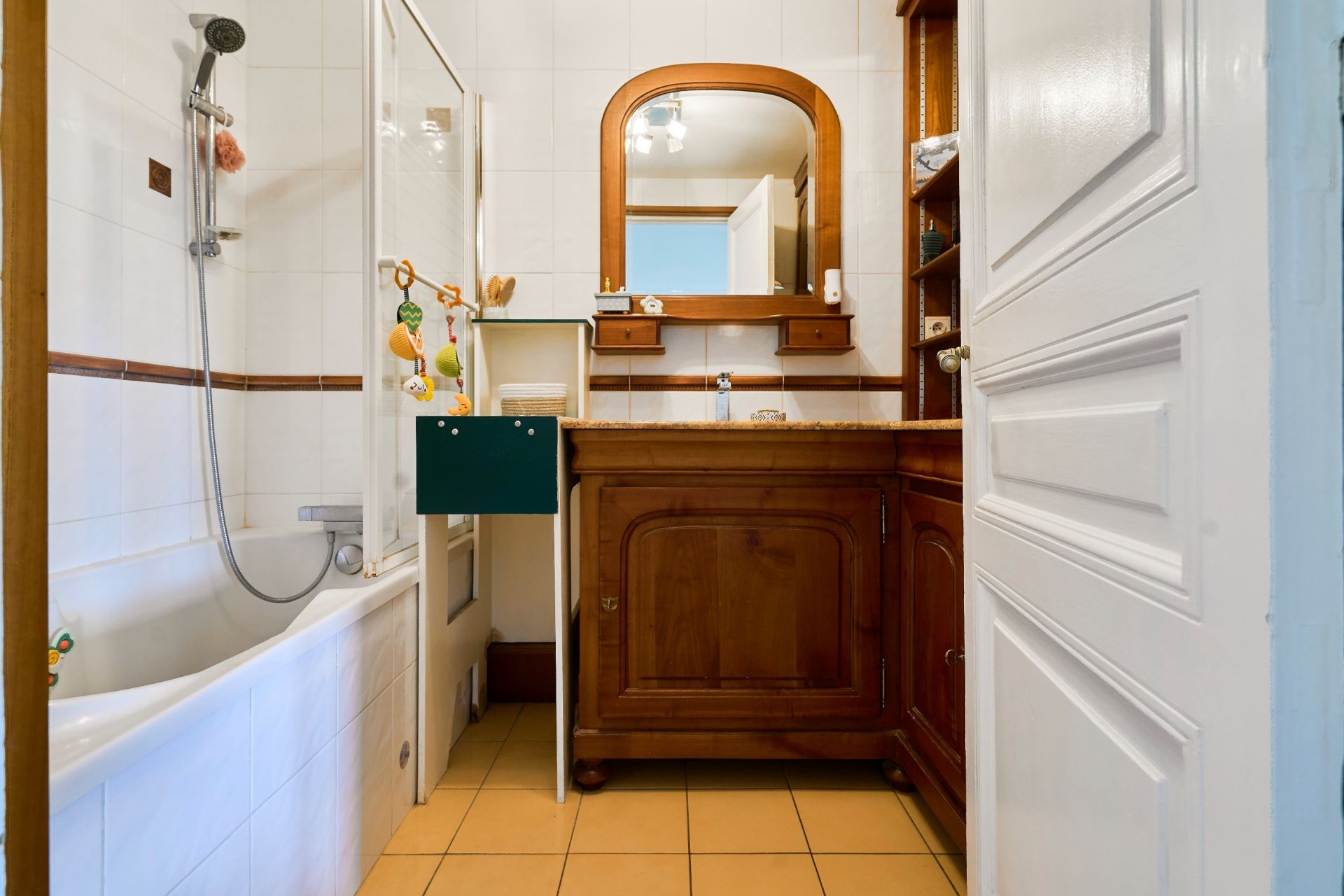 luxury apartment 6 Rooms for sale on LA MADELEINE (59110)