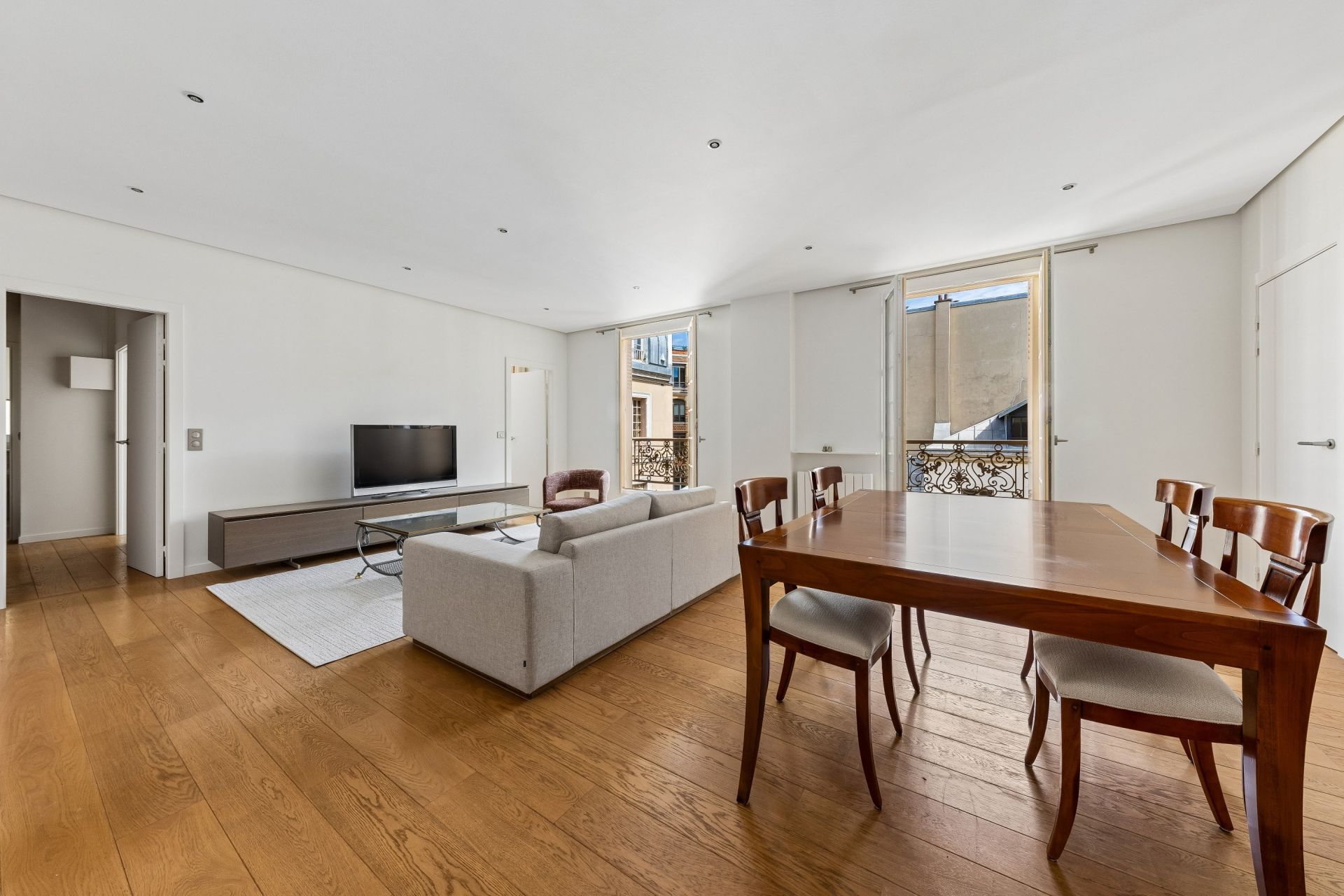 luxury apartment 3 Rooms for rent on PARIS (75008)