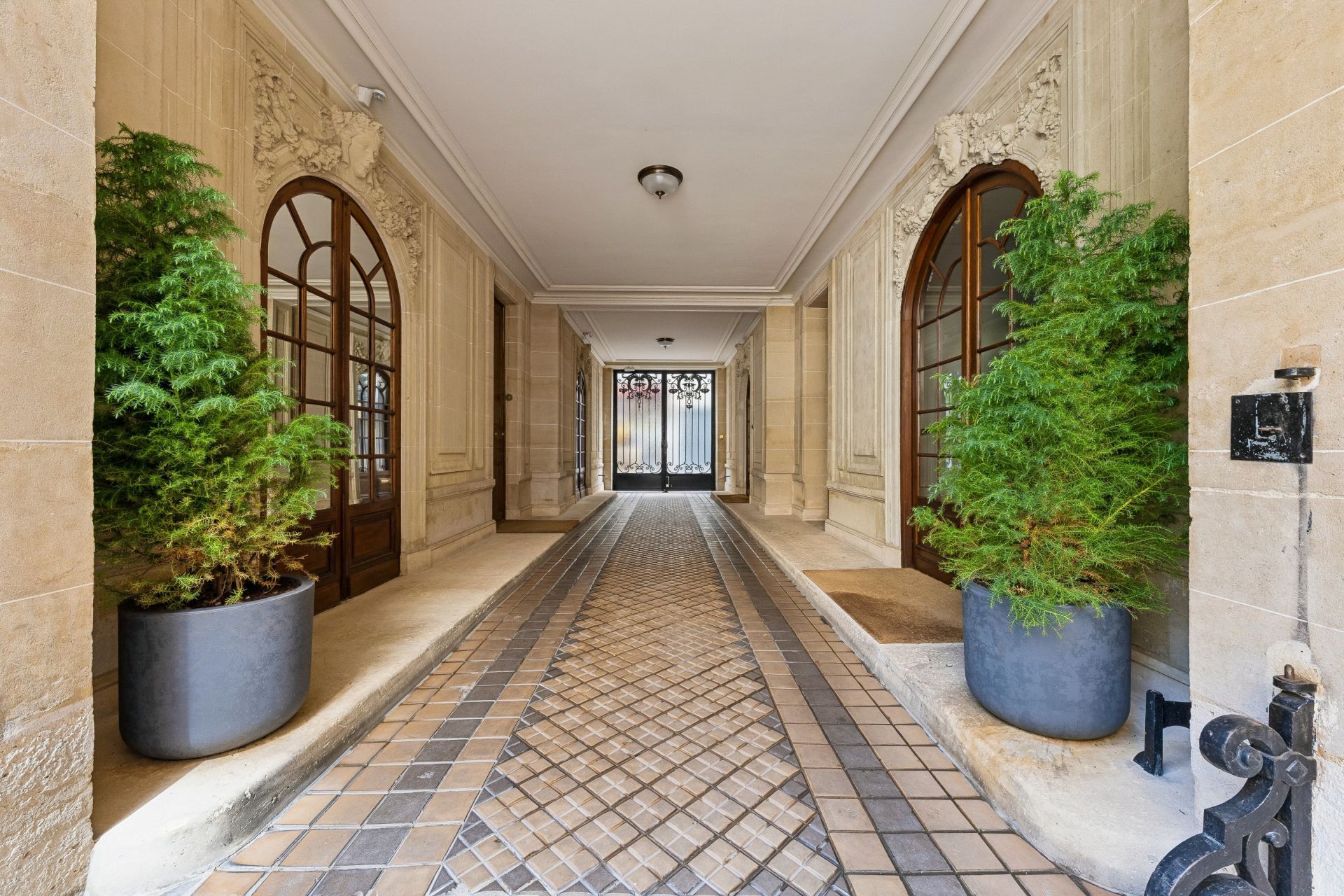 luxury apartment 3 Rooms for rent on PARIS (75008)