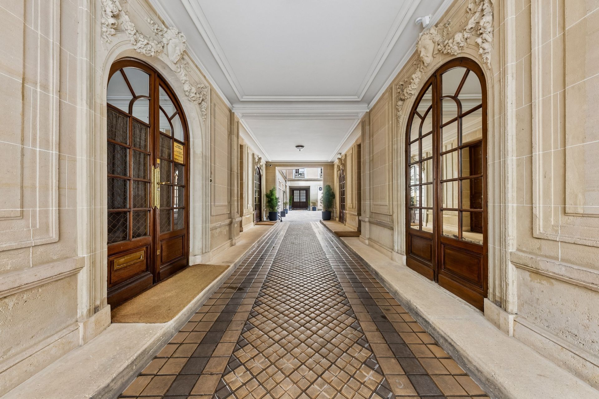 luxury apartment 3 Rooms for rent on PARIS (75008)