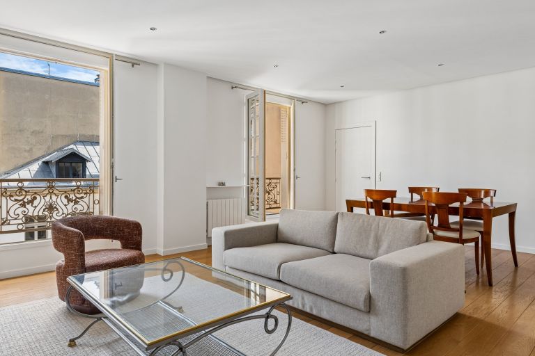 luxury apartment 3 Rooms for rent on PARIS (75008)