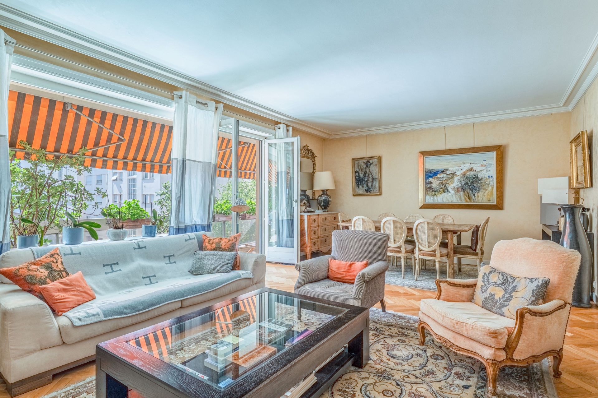 luxury apartment 4 Rooms for sale on LYON (69006)