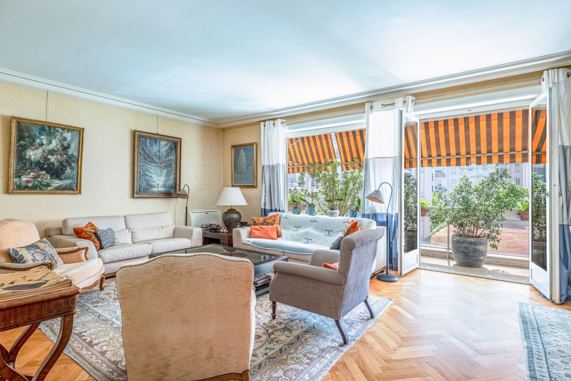 luxury apartment 4 Rooms for sale on LYON (69006)