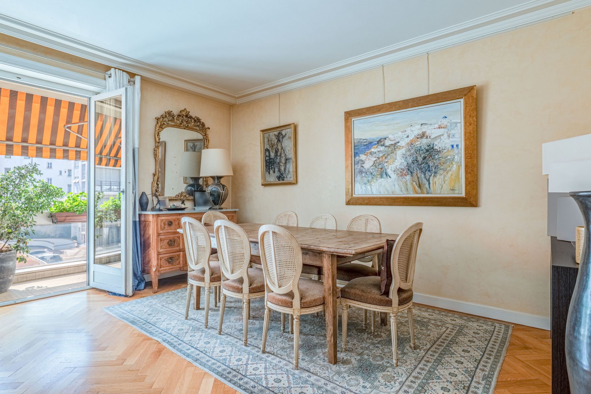 luxury apartment 4 Rooms for sale on LYON (69006)