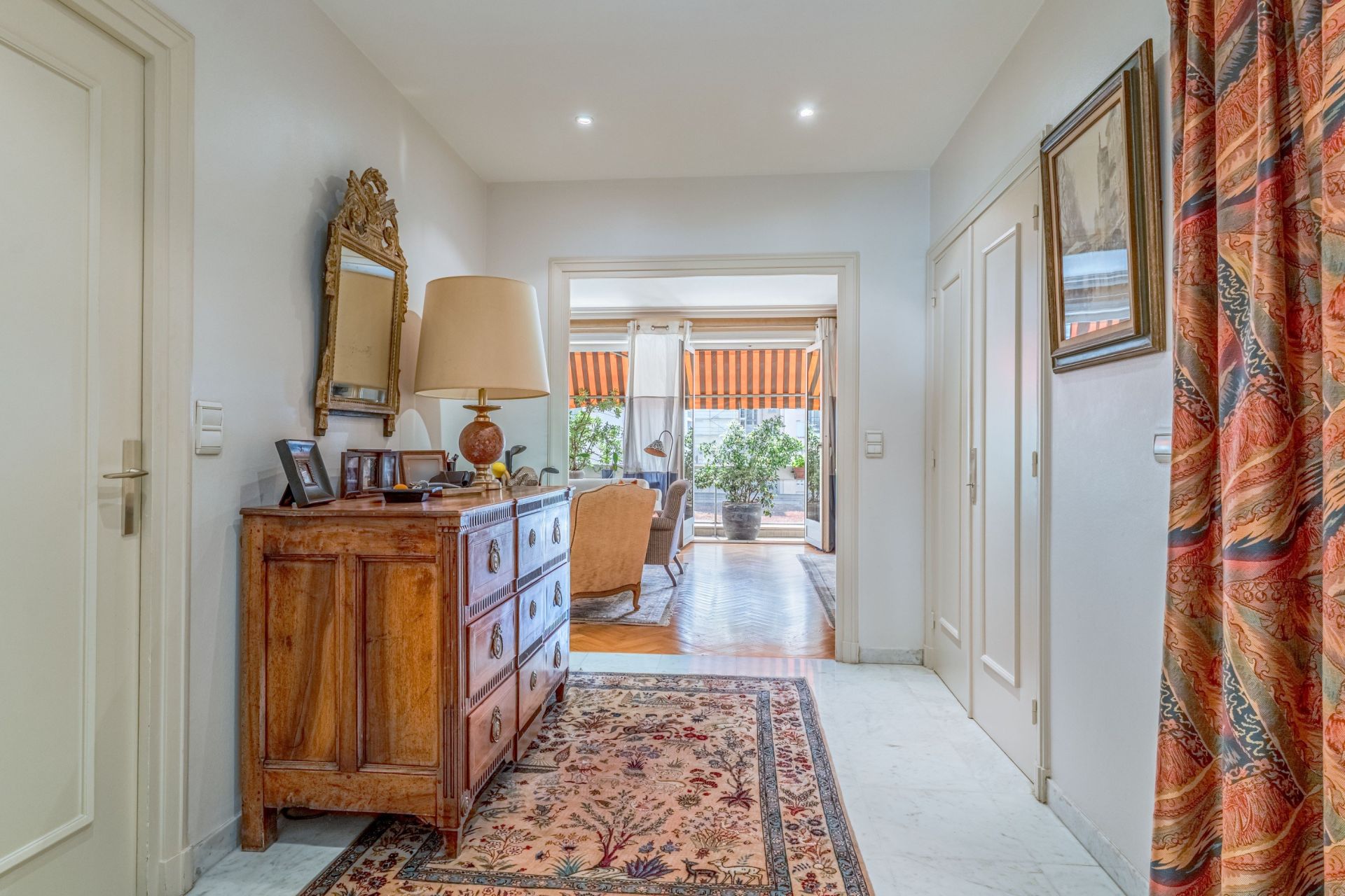 luxury apartment 4 Rooms for sale on LYON (69006)