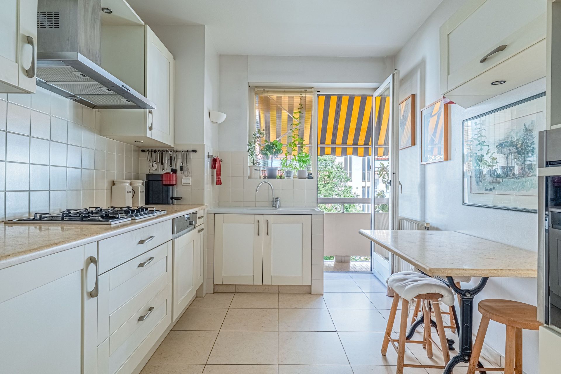luxury apartment 4 Rooms for sale on LYON (69006)