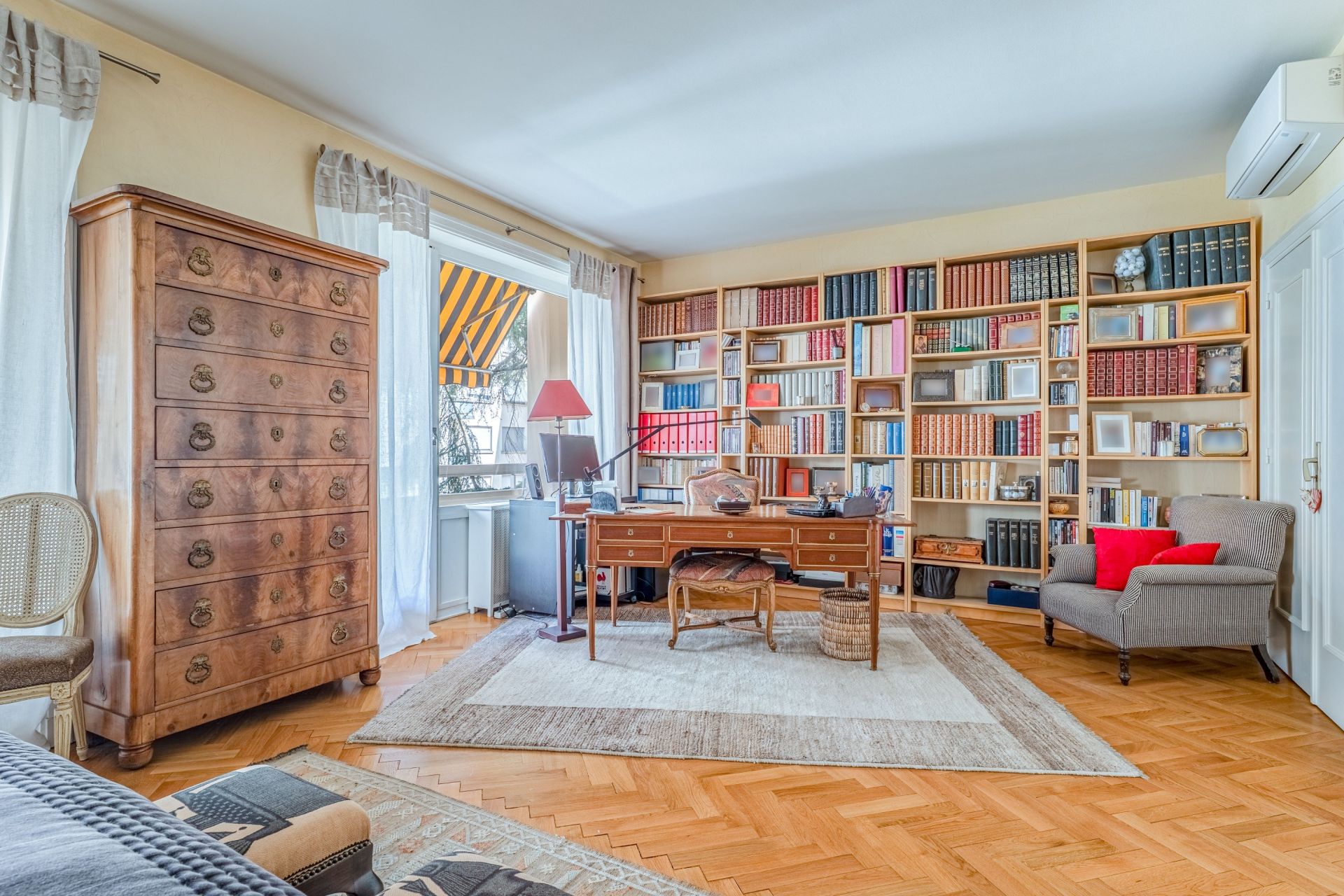 luxury apartment 4 Rooms for sale on LYON (69006)