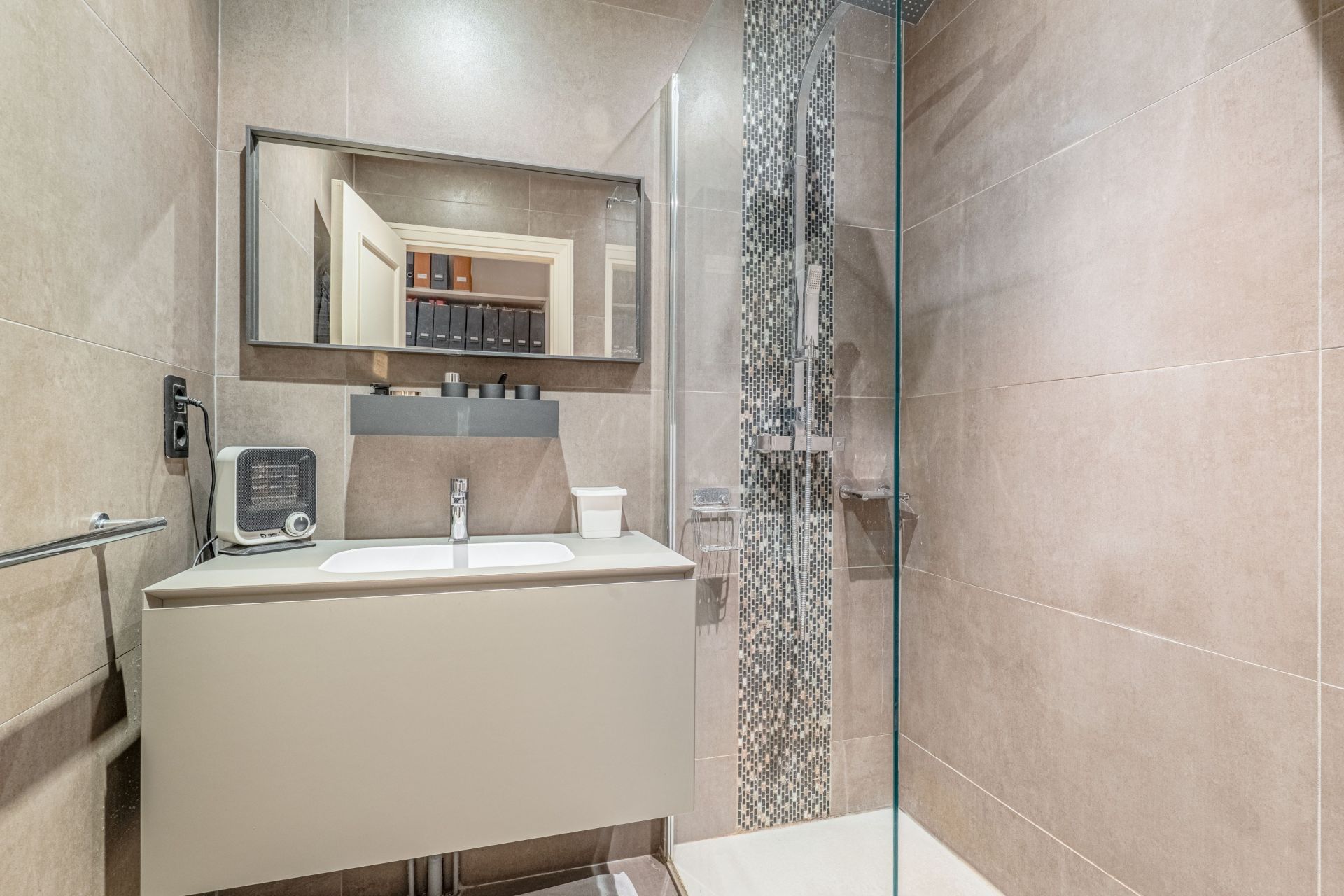 luxury apartment 4 Rooms for sale on LYON (69006)