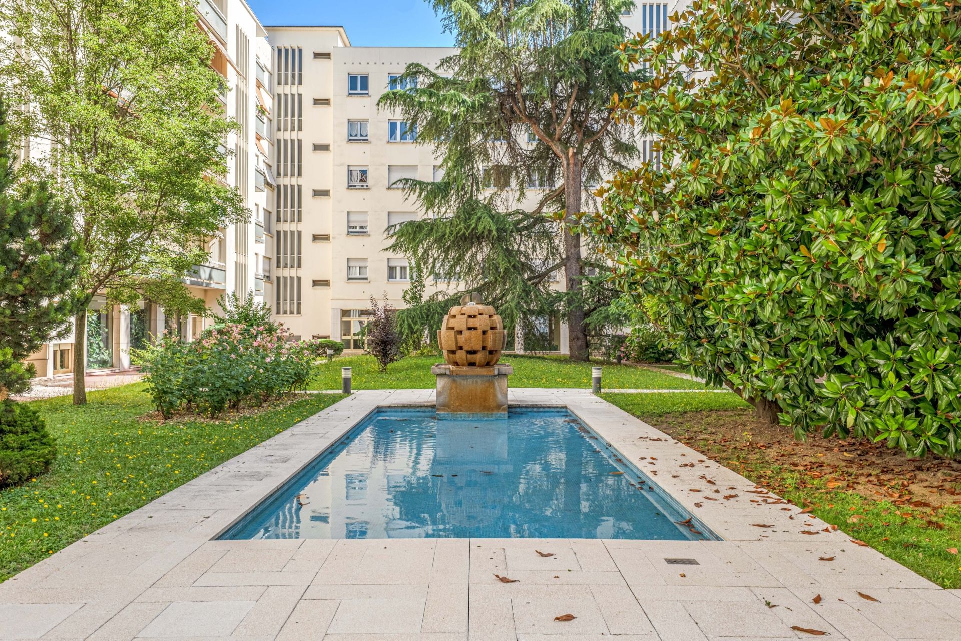 luxury apartment 4 Rooms for sale on LYON (69006)