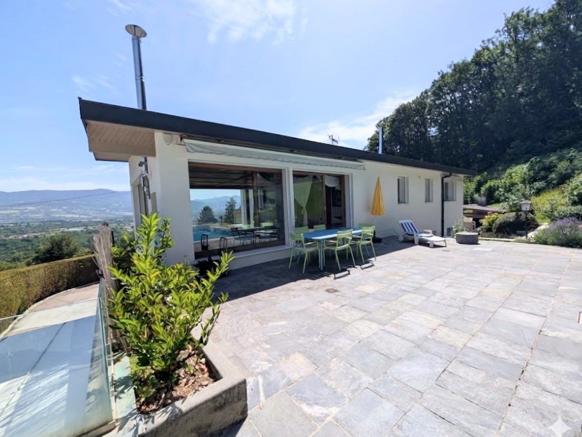 contemporary house 6 Rooms for sale on REIGNIER ESERY (74930)