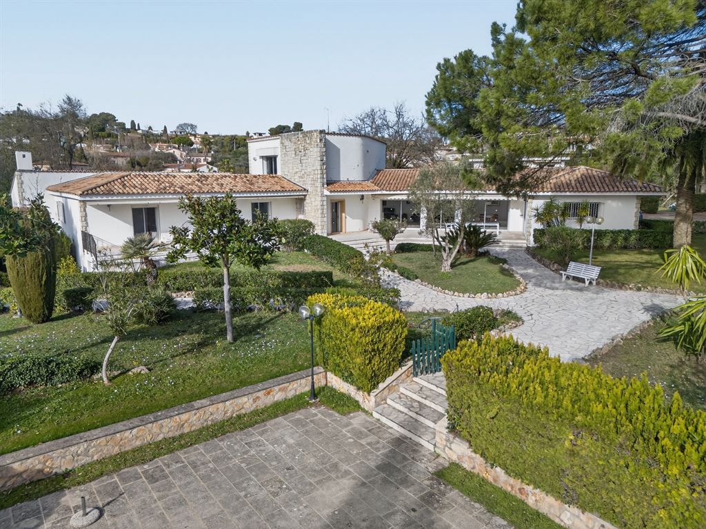 luxury villa 10 Rooms for sale on MOUGINS (06250)