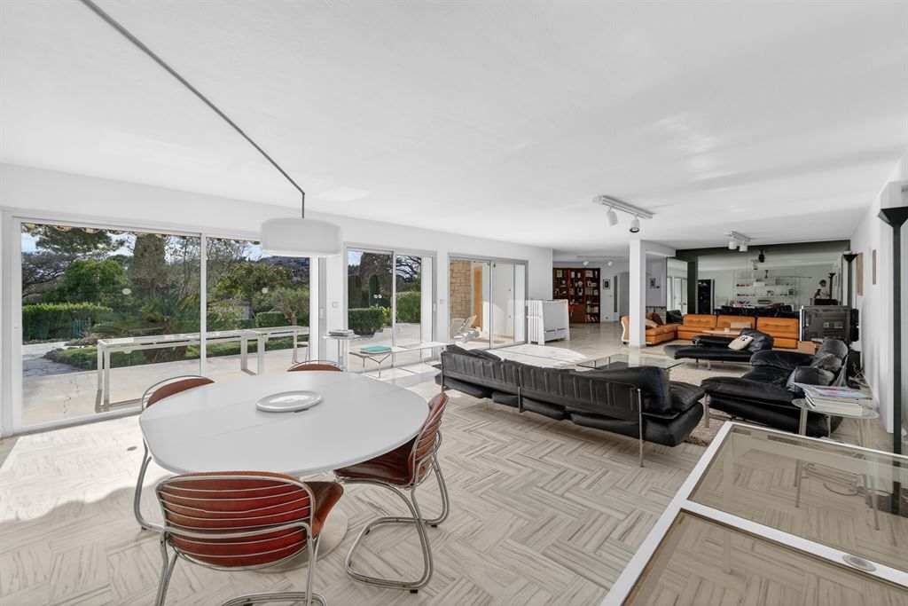 luxury villa 10 Rooms for sale on MOUGINS (06250)
