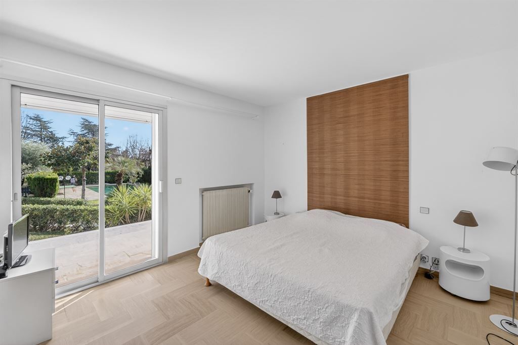luxury villa 10 Rooms for sale on MOUGINS (06250)