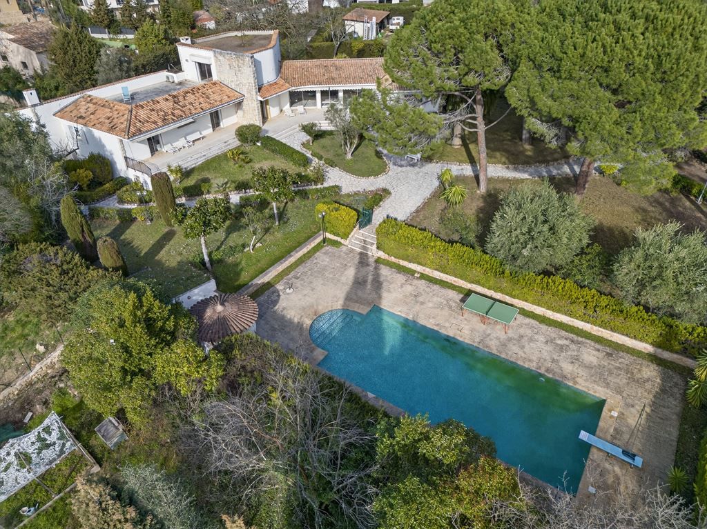 luxury villa 10 Rooms for sale on MOUGINS (06250)