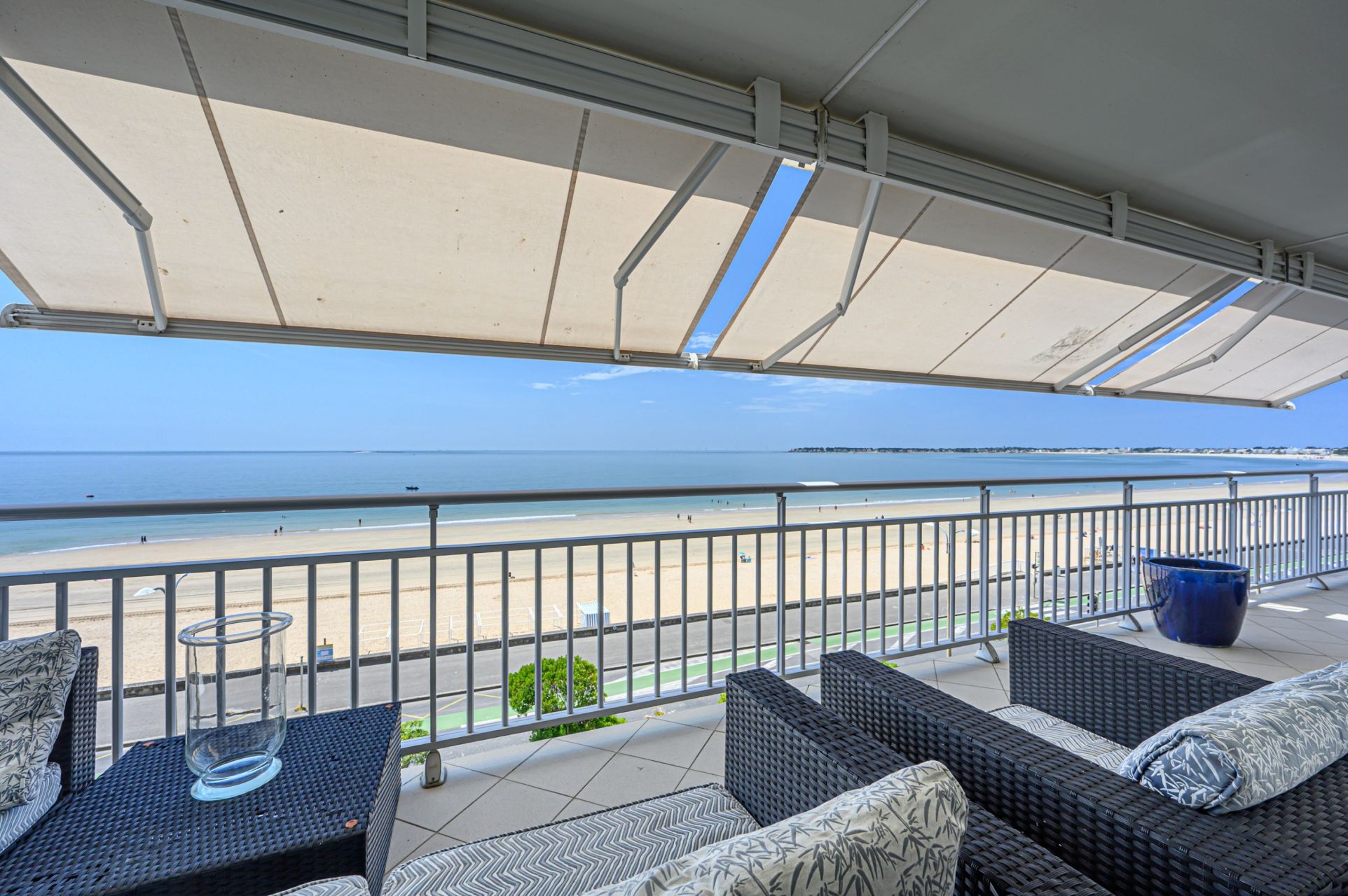 luxury apartment 5 Rooms for sale on LA BAULE (44500)