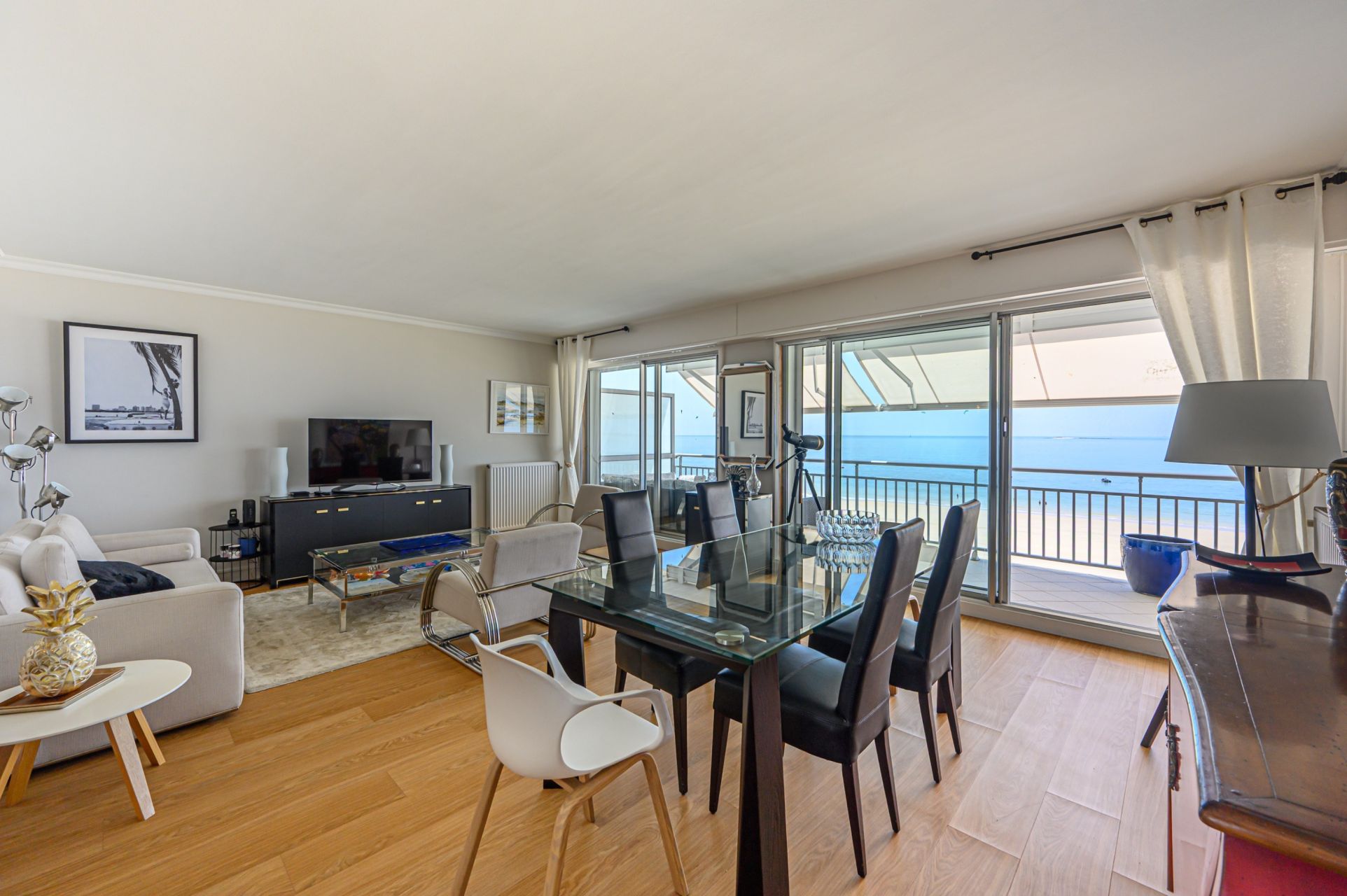 luxury apartment 5 Rooms for sale on LA BAULE (44500)