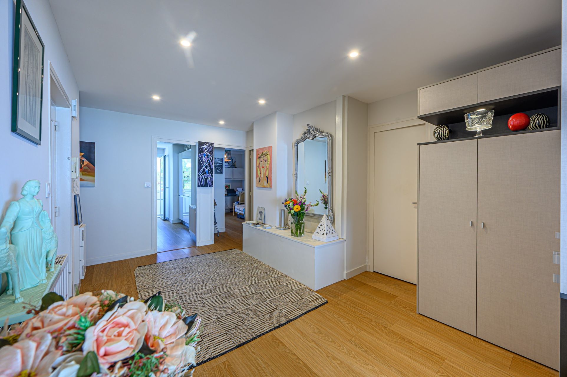 luxury apartment 5 Rooms for sale on LA BAULE (44500)