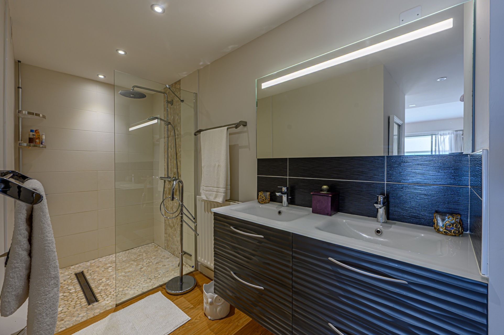 luxury apartment 5 Rooms for sale on LA BAULE (44500)