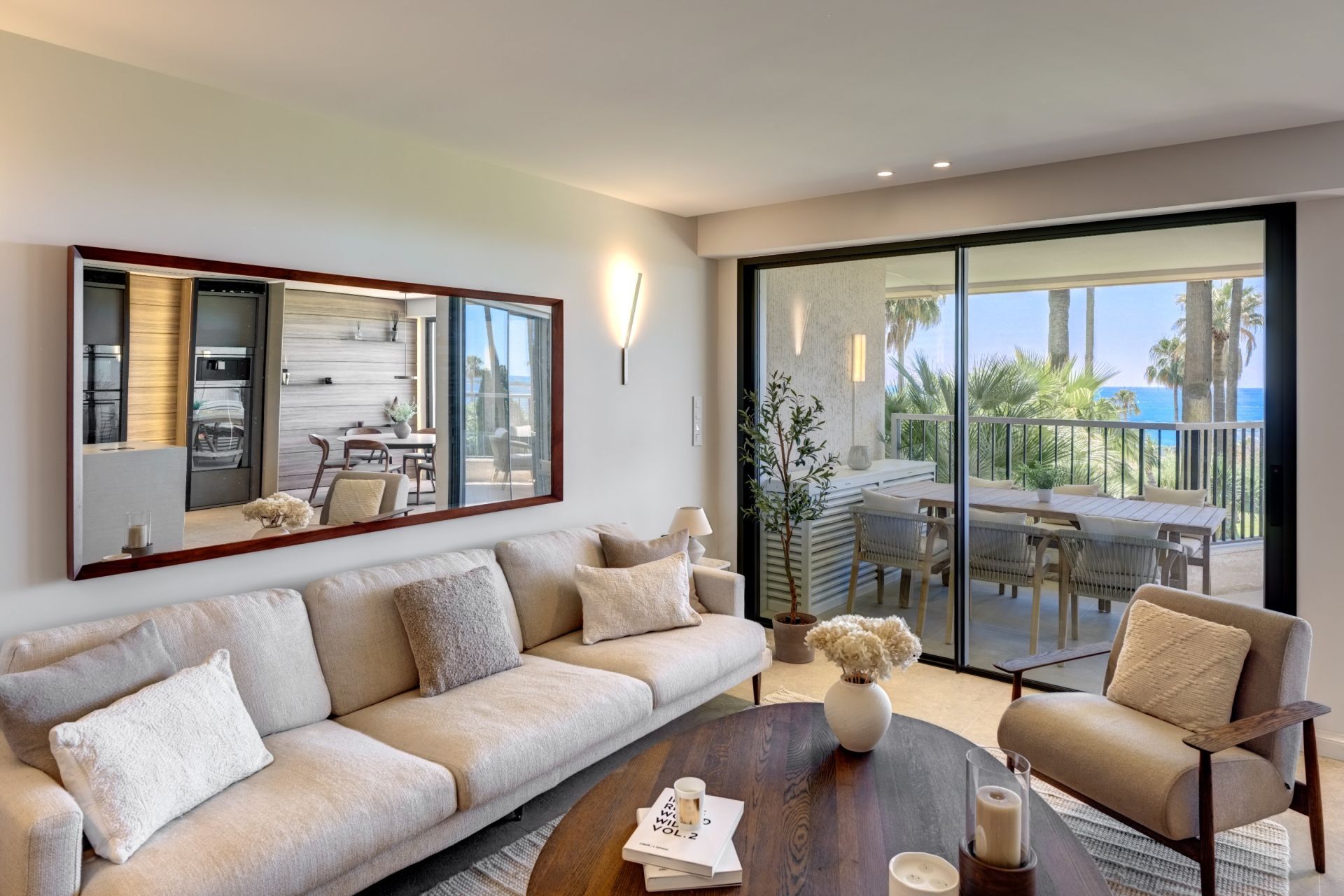 luxury apartment 4 Rooms for sale on CANNES (06400)