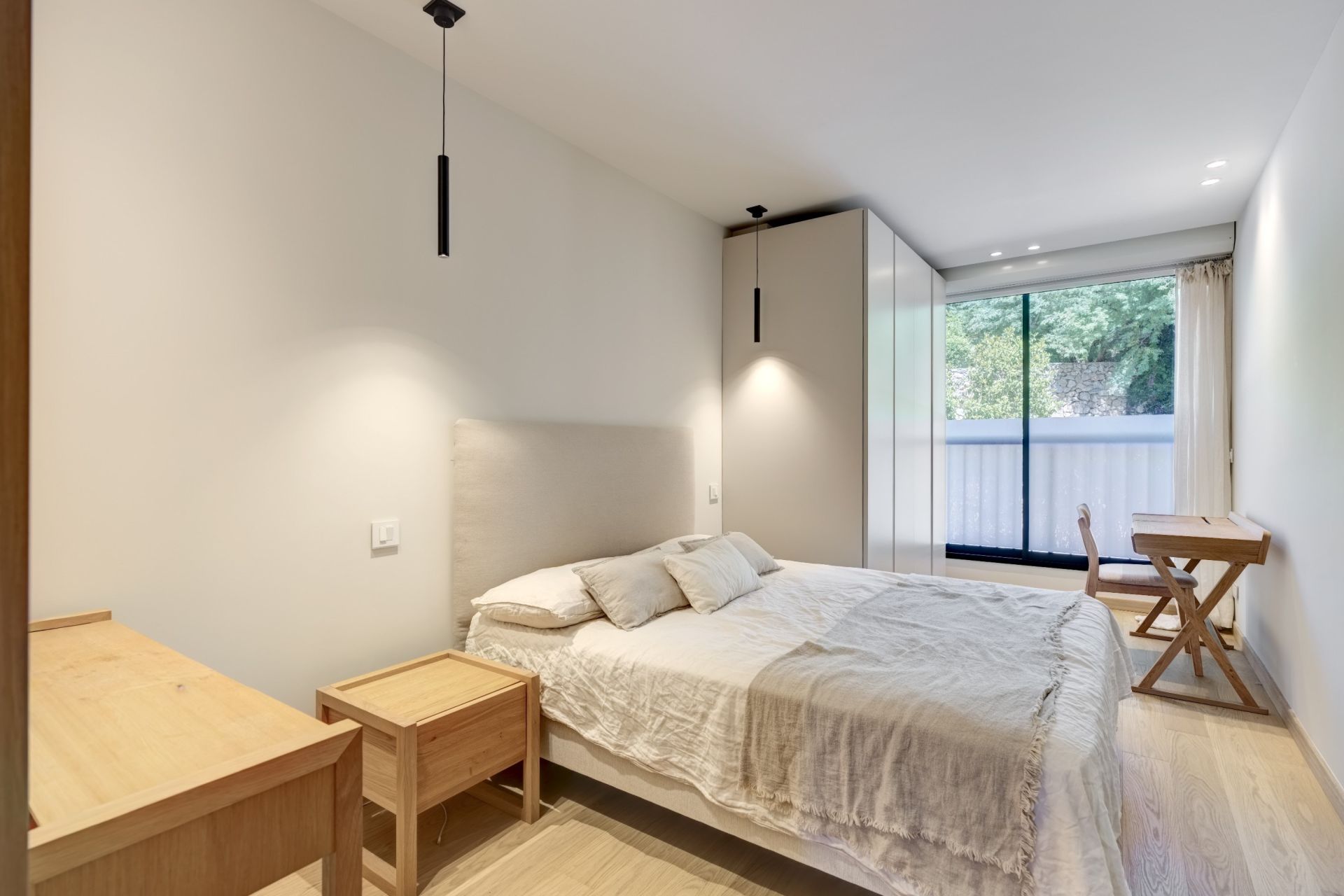 luxury apartment 4 Rooms for sale on CANNES (06400)