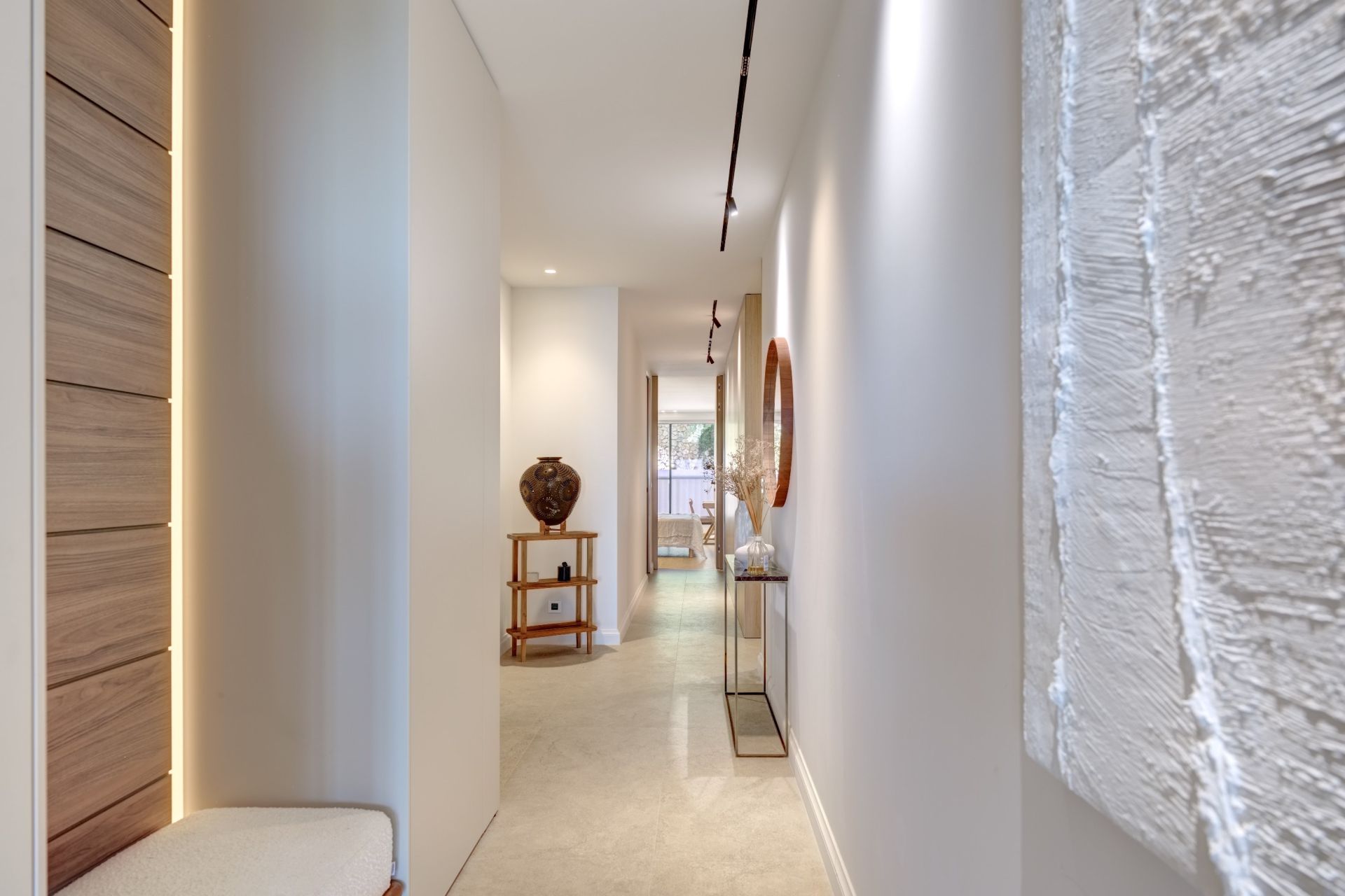luxury apartment 4 Rooms for sale on CANNES (06400)