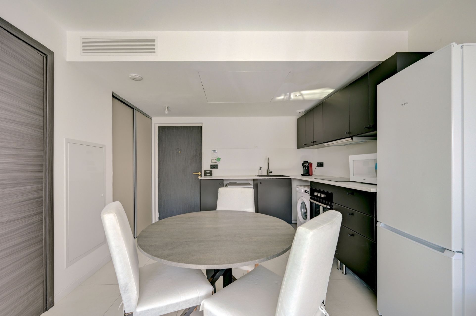 luxury apartment 2 Rooms for rent on MARSEILLE (13007)