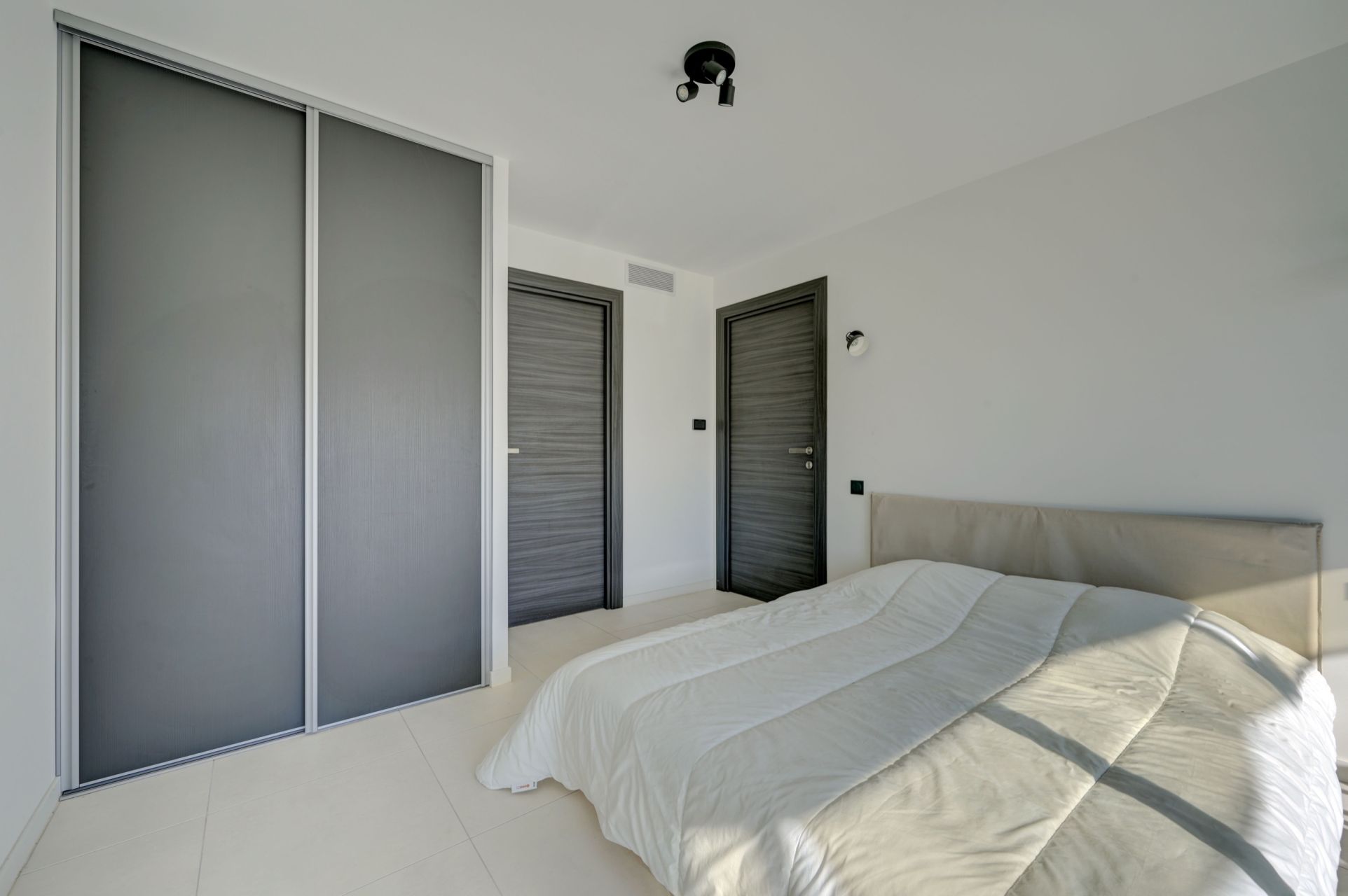 luxury apartment 2 Rooms for rent on MARSEILLE (13007)