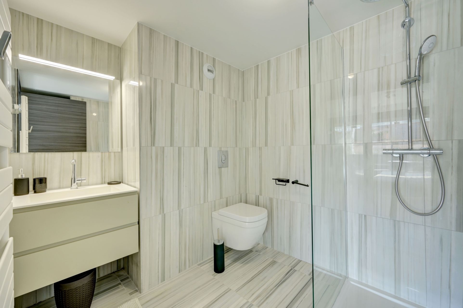 luxury apartment 2 Rooms for rent on MARSEILLE (13007)