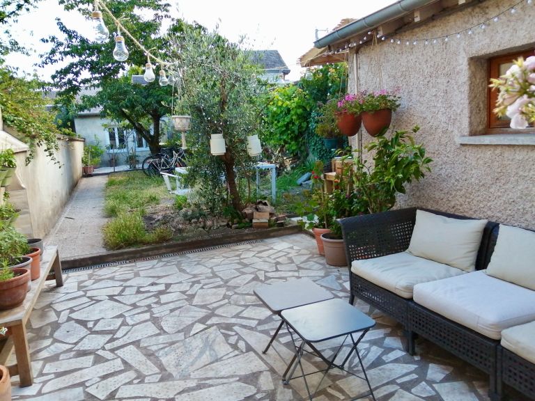 luxury house 6 Rooms for sale on ORLEANS (45000)