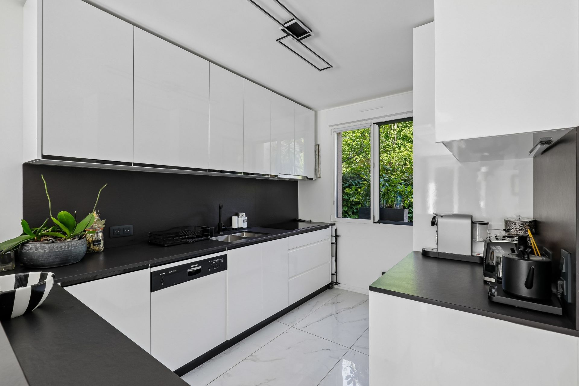 luxury house 6 Rooms for sale on CHATILLON (92320)