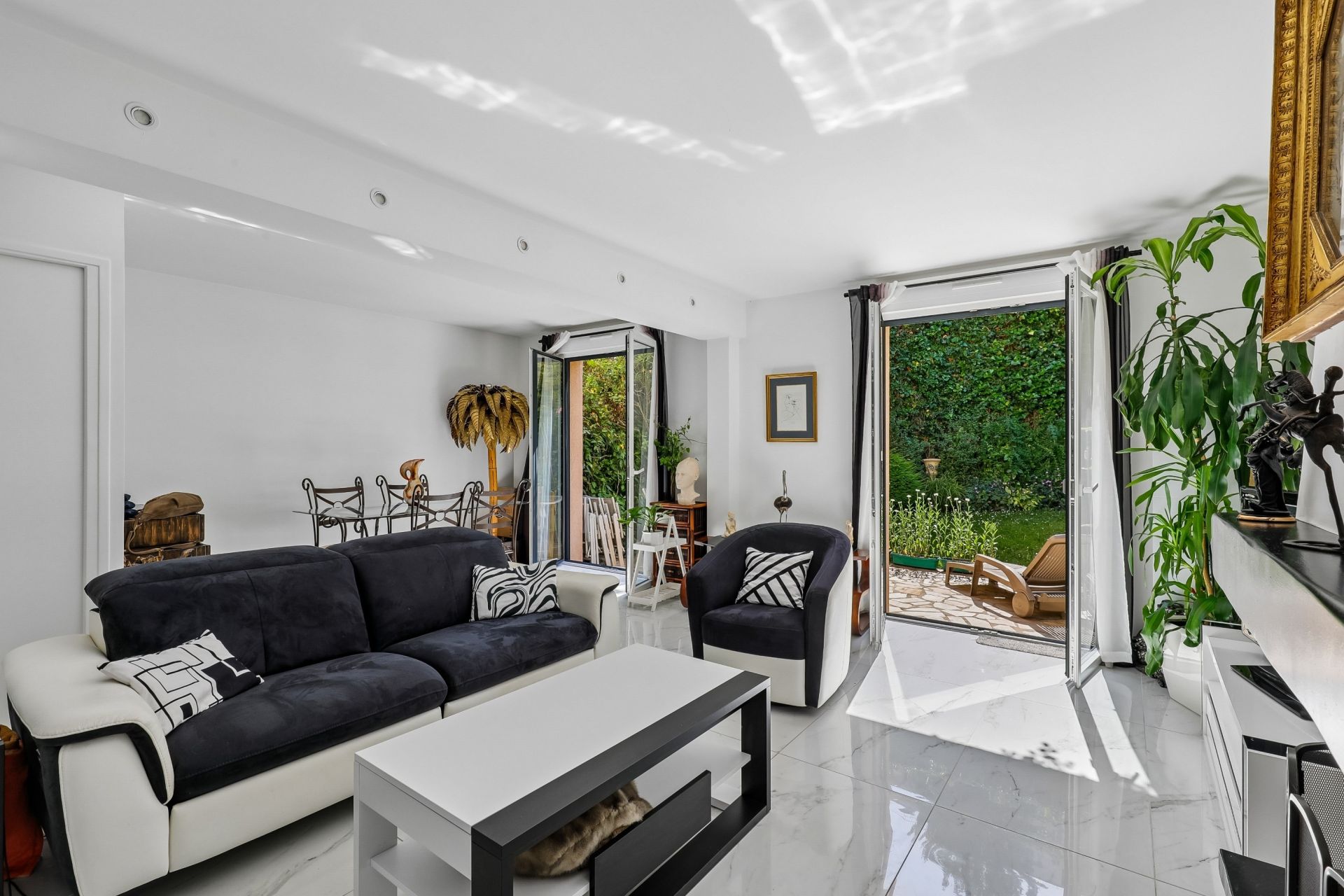 luxury house 6 Rooms for sale on CHATILLON (92320)