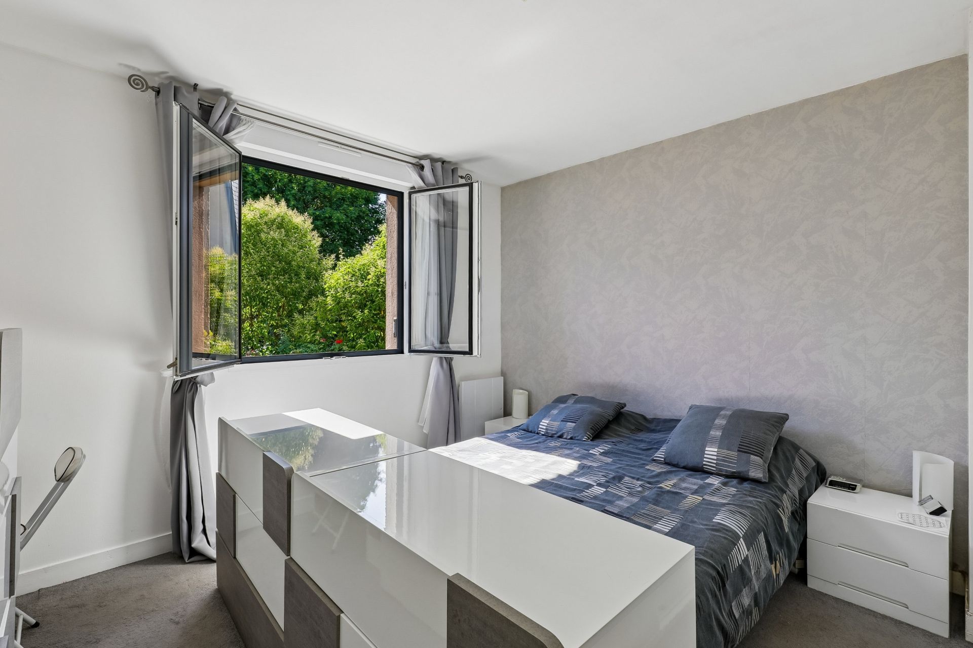 luxury house 6 Rooms for sale on CHATILLON (92320)