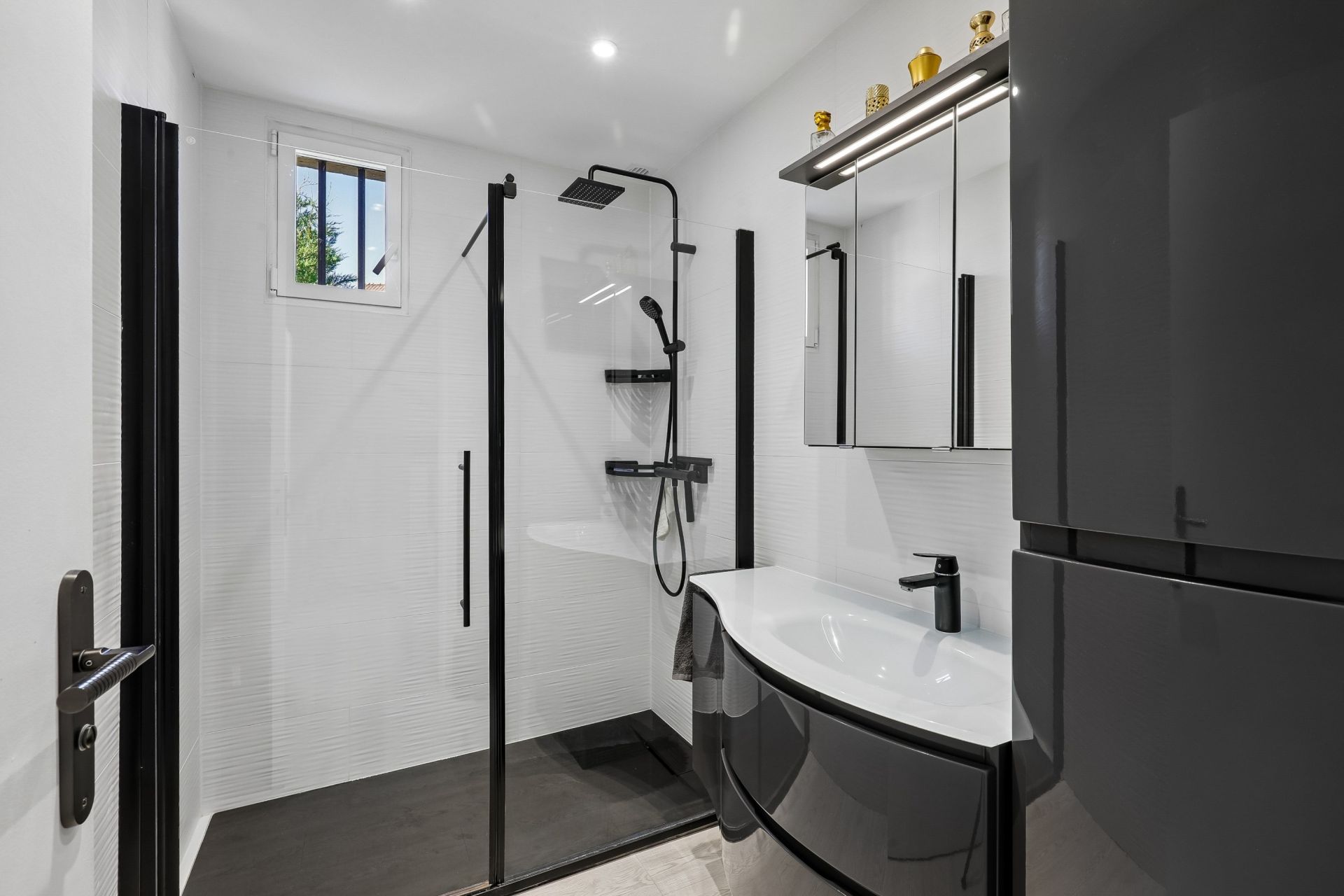 luxury house 6 Rooms for sale on CHATILLON (92320)