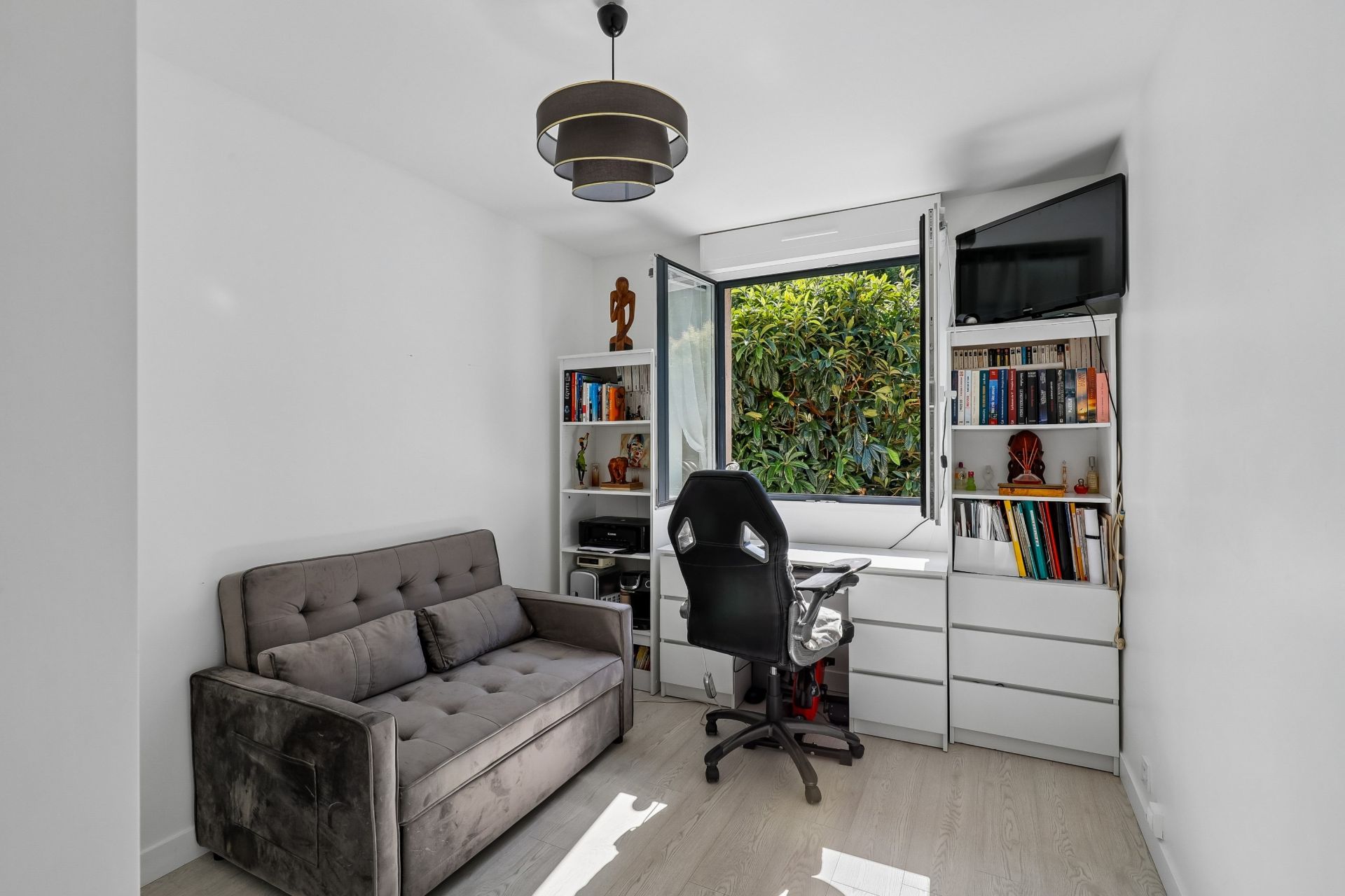 luxury house 6 Rooms for sale on CHATILLON (92320)